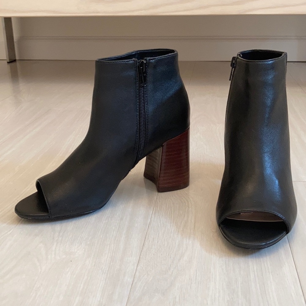 NWT Nine West peeptoe black leather heeled booties